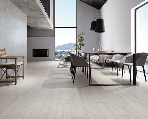 Abu-abu dan Beige 200x1000mm Pita Porselen Kayu Untuk Kamar Mandi Dan Proyek Antibakteri Indoor Floor Strip