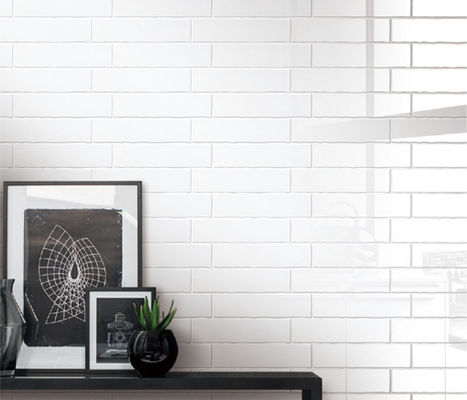 Ubin Dinding Glossy Artistik Tepi Gelombang Putih Murni Untuk Dekorasi Kamar Mandi Rumah